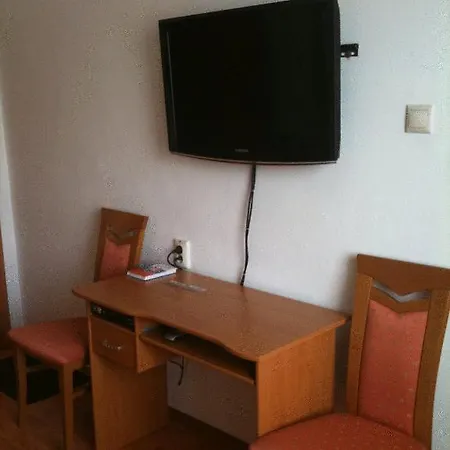 Paris Пьештяни